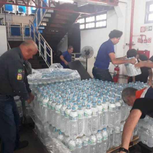 Caraguatatuba recebe doação de 6 mil litros de água da empresa Minalba