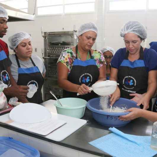 Alunos colocam “a mão na massa” nas aulas práticas do curso de Padaria Artesanal