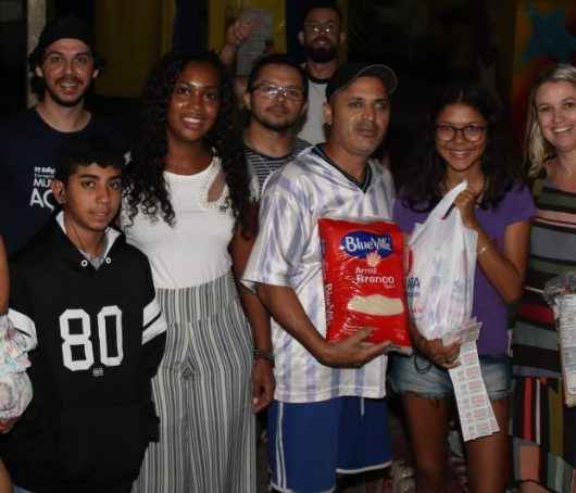 Gincana da Solidariedade: troca de arroz por ingressos teve grande participação