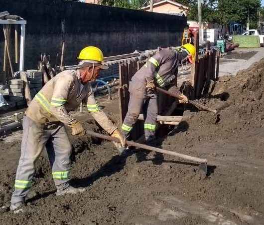 Obras de esgoto do Jardim Gaivotas já somam mais de dois quilômetros de redes assentadas