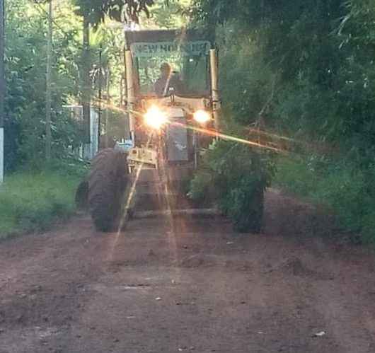 Prefeitura leva serviços de nivelamento mecânico até os bairros Capricórnio 2 e Sumaré