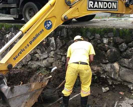 Prefeitura realiza serviços de drenagem em toda a cidade