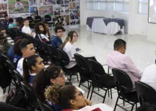 Prefeito participa de bate-papo com alunos da Guarda Mirim