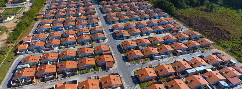 Prefeitura de Caraguatatuba promove palestra sobre serviços do CRAS para moradores do Residencial Jetuba