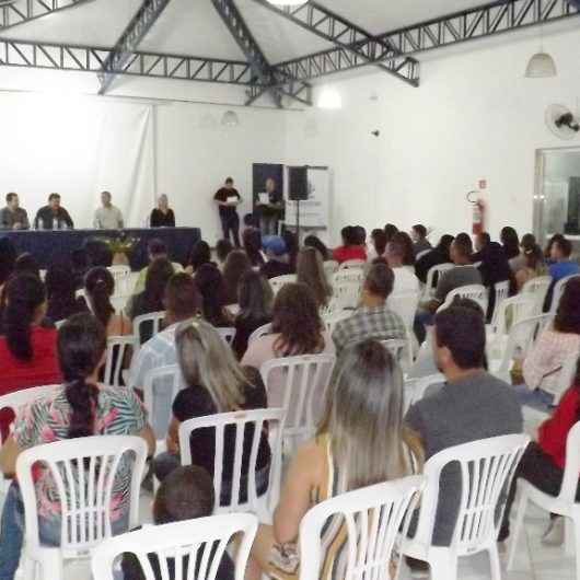 Mais de 100 pessoas recebem certificados de cursos do Senac