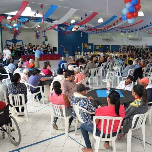 Festa de aniversariantes do mês no Ciapi recorda memórias de Caraguatatuba