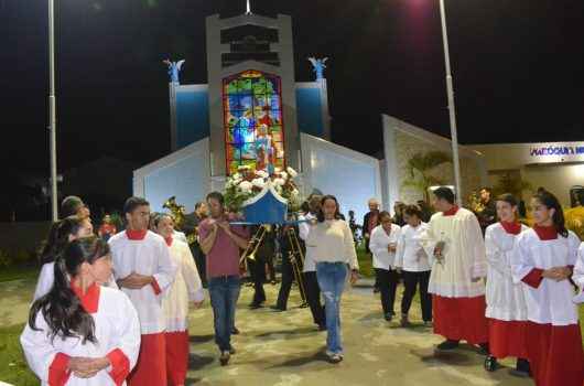Festa de São Pedro Pescador tem procissão, missa campal e muito show no bairro Massaguaçu Festa de São Pedro Pescador tem procissão, missa campal e muito show no bairro Massaguaçu