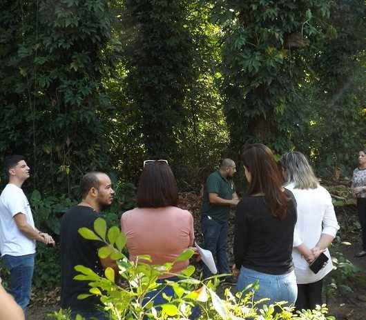 Reunião no viveiro municipal visa elaborar planos para alunos da rede municipal de Caraguatatuba