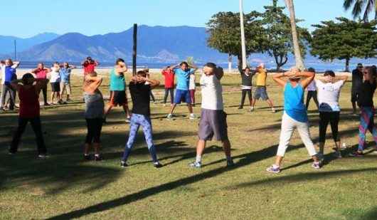 Programa Praia Acessível recebe aula de Tai Chi Chuan nesta sexta-feira (28/06)