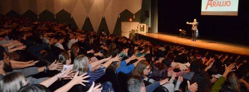 Palestra sobre excelência profissional reúne 430 servidores da Prefeitura de Caraguatatuba