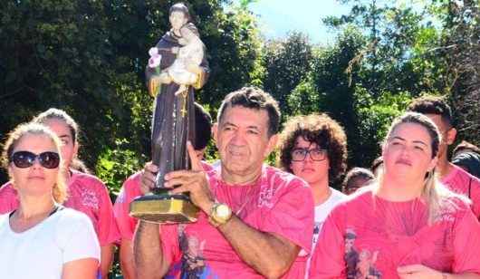 No caminho da Fé, histórias que inspiram a subida pelo Morro Santo Antônio