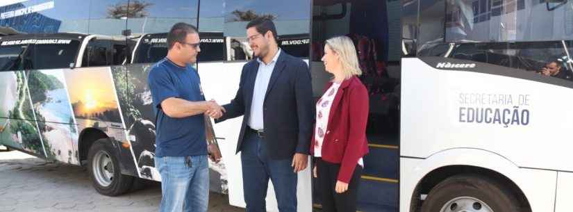 Caraguatatuba ganha sete novos ônibus para transporte escolar e aumenta 100% da frota