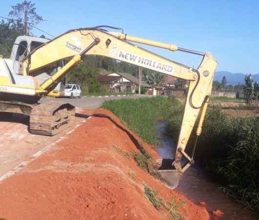 Prefeitura faz contenção de córrego no Altos do Jetuba