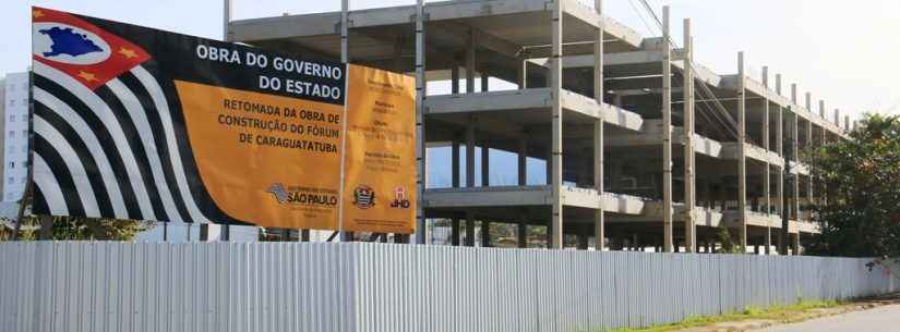 Pavimentos são erguidos na construção de novo Fórum de Caraguatatuba