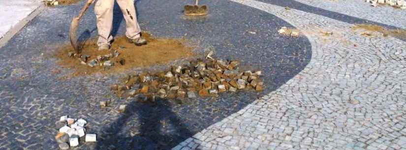 Prefeitura realiza manutenção de espaços públicos com piso em pedras portuguesas
