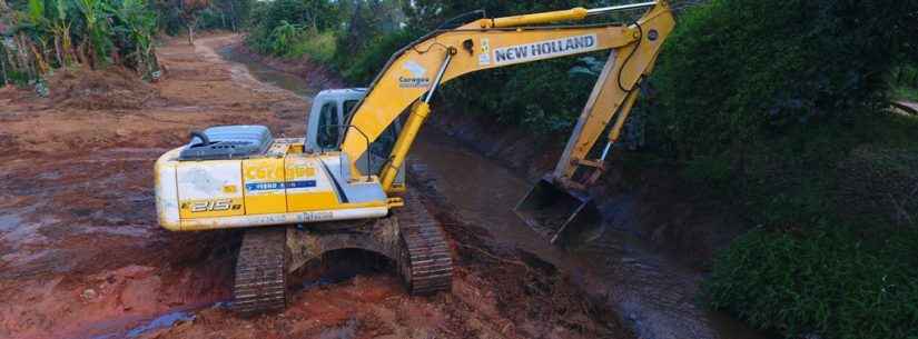 Prefeitura realiza desassoreamento de uma das principais valas de drenagem na Região Norte Prefeitura realiza desassoreamento de uma das principais valas de drenagem na Região Norte