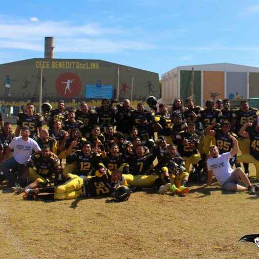 Navio fantasma de Caraguá assombra equipe do Corinthians de futebol americano e vence jogo da primeira rodada