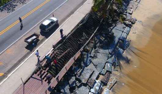 Deck destruído no Massaguaçu é retirado para segurança de usuários