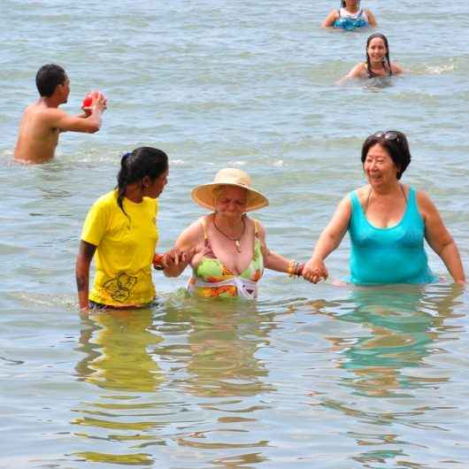 Caraguatatuba alerta para banho de mar na terceira idade