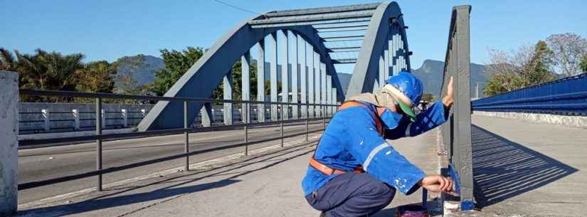 Ponte dos arcos sobre o rio Juqueriquerê recebe serviços de revitalização