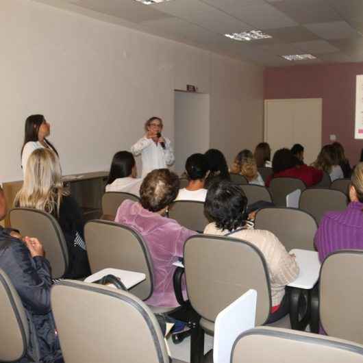 CIAM e Pró-Mulher promovem palestra e atendimento para mulheres vítimas de violência