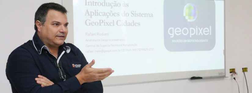 Mais de cem servidores da Prefeitura de Caraguatatuba passam por treinamento para operar novo software de geotecnologias Mais de cem servidores da Prefeitura de Caraguatatuba passam por treinamento para operar novo software de geotecnologias