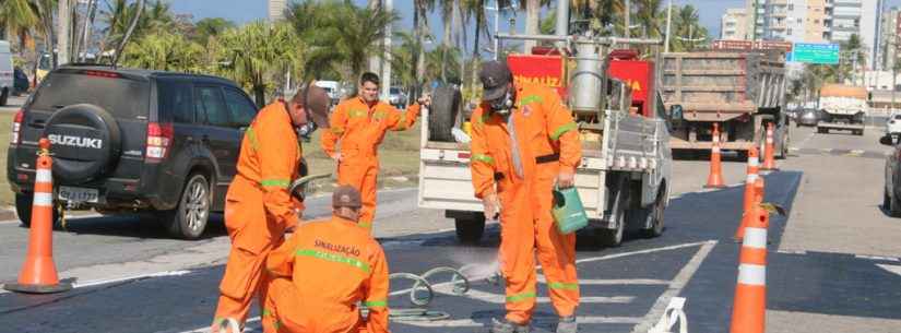 Sinalização da avenida da praia no centro recebe serviços de revitalização