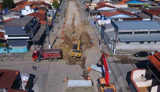 Prefeitura já instalou 600 metros de tubos na maior obra drenagem de Caraguatatuba