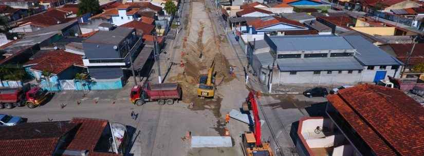 Prefeitura já instalou 600 metros de tubos na maior obra drenagem de Caraguatatuba