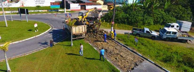 Trecho da Avenida da Praia no Britânia recebe serviços de manutenção