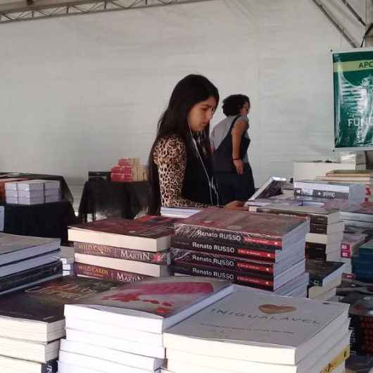 Praça do Caiçara recebe Feira Popular do Livro de Caraguatatuba no mês de julho