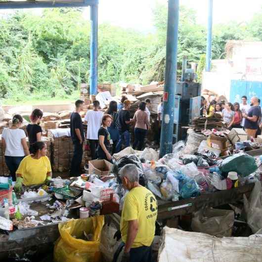 Cooperativas de reciclagem recebem doação do Fundo Social de Caraguatatuba