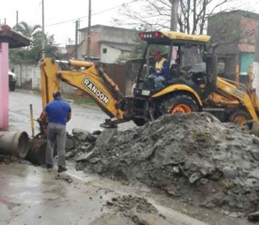 Força-tarefa no Perequê Mirim e região prossegue, mesmo com chuva