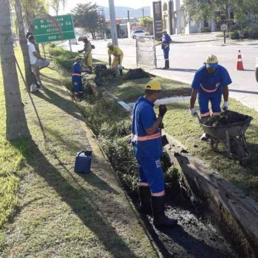 Limpeza preventiva de galerias de drenagem é realizada no Sumaré