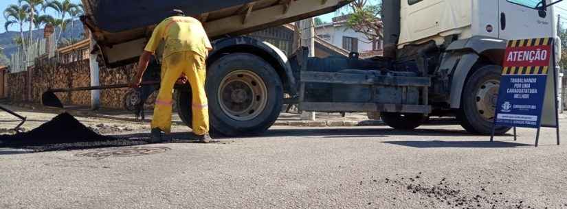 Operação Tapa-Buracos chega em ruas do bairro Indaiá