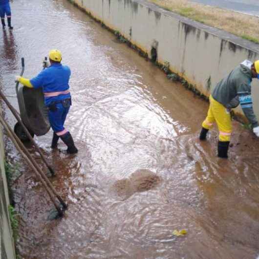 Prefeitura realiza limpeza de principal galeria de drenagem no Sumaré