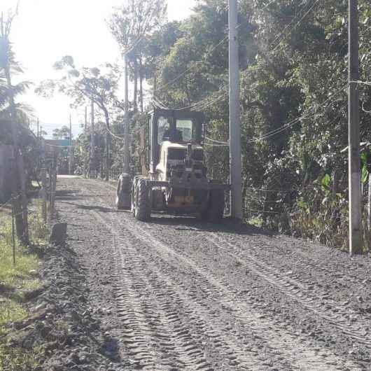 Prefeitura faz recuperação de ruas do Pegorelli com serviços de nivelamento