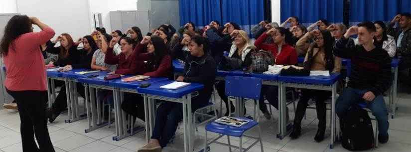 Educação Inclusiva de Caraguatatuba promove curso de Libras e ações lúdicas