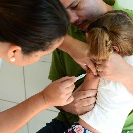 Caraguatatuba continua vacinação contra sarampo para crianças de seis meses a 4 anos e 11 meses