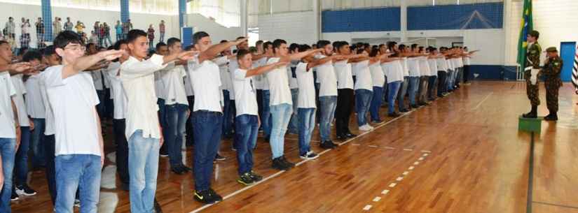 Mais de 500 jovens reservistas prestam juramento à Bandeira em Caraguatatuba