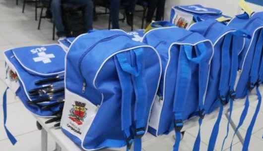Caraguatatuba entrega kits de uniformes novos a agentes comunitários de saúde (ACS)