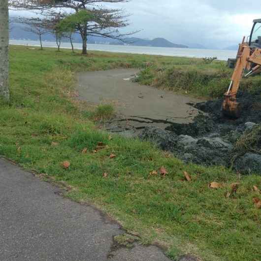 Prefeitura realiza o desassoreamento de valas de drenagem no Porto Novo