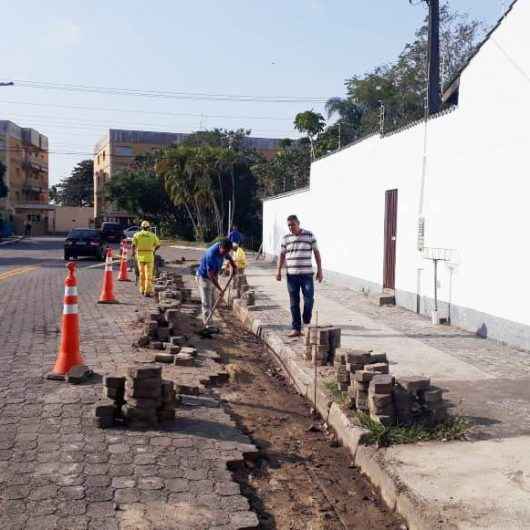 Prefeitura realiza rebaixamento de guia e construção de sarjetas no Jardim Primavera