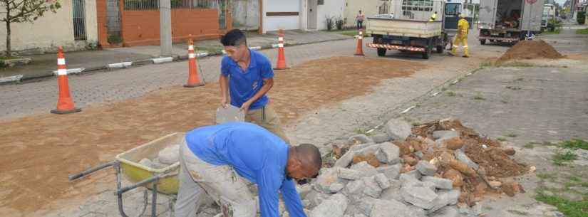 Prefeitura faz troca de bloquetes em avenida do Indaiá