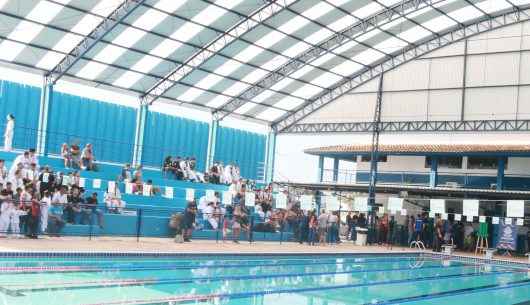 Prefeitura de Caraguatatuba inaugura primeira cobertura e reforma da piscina do Centro Esportivo desde sua inauguração há 36 anos