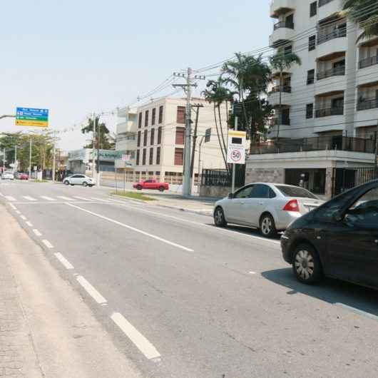 Transitar em alta velocidade é uma das infrações mais cometidas no trânsito de Caraguatatuba