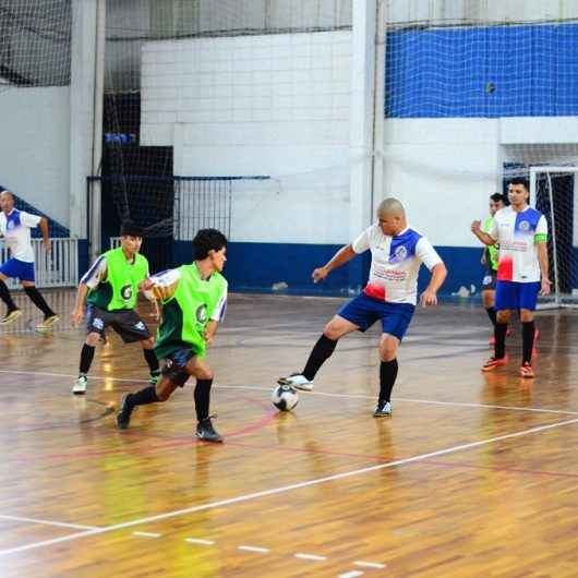 Equipes do Municipal de Futsal disputam vagas nas oitavas de final