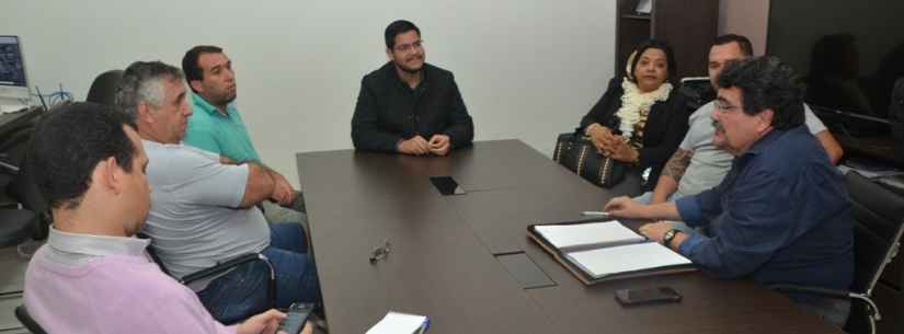 Prefeito se reúne com representantes do Perequê Mirim para discutir sobre segurança pública