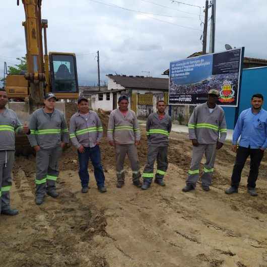 Obras de repavimentação e drenagem são executadas no Barranco Alto