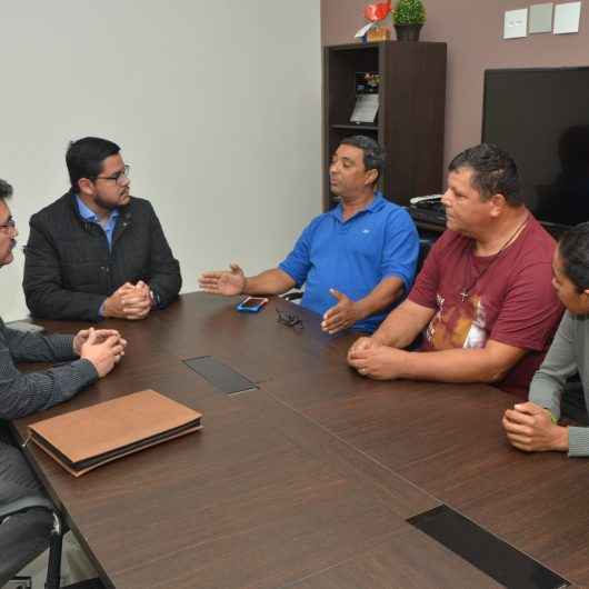 Comissão de Feirantes se reúne na Prefeitura de Caraguatatuba
